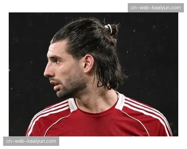 索博斯洛伊红牌判罚尺度引争议 英超裁判委员会面临规则解读困局